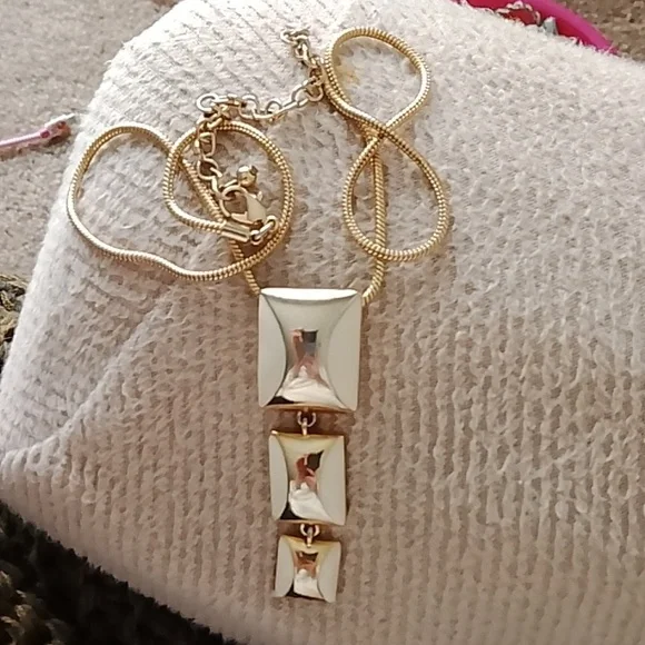 Elegant Enamel Plated Gold Necklace - Picture 4 of 11